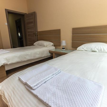 Apartmani Bulevar Cetinje Ngoại thất bức ảnh