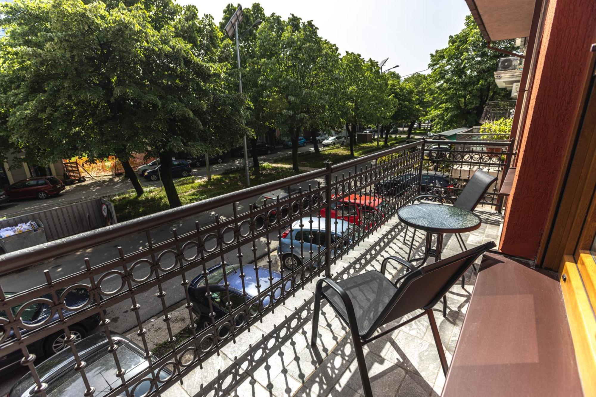 Apartmani Bulevar Cetinje Ngoại thất bức ảnh