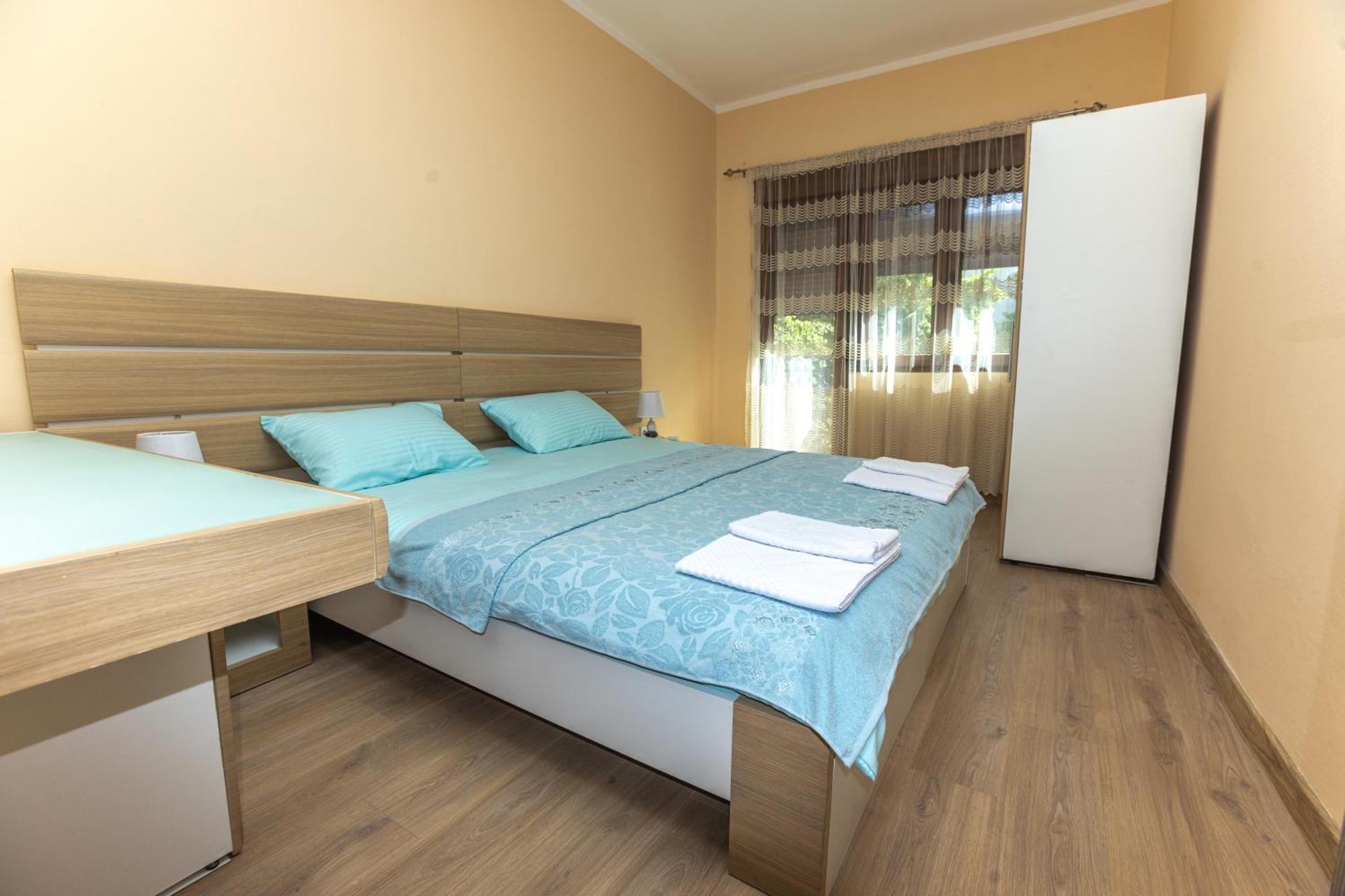 Apartmani Bulevar Cetinje Ngoại thất bức ảnh