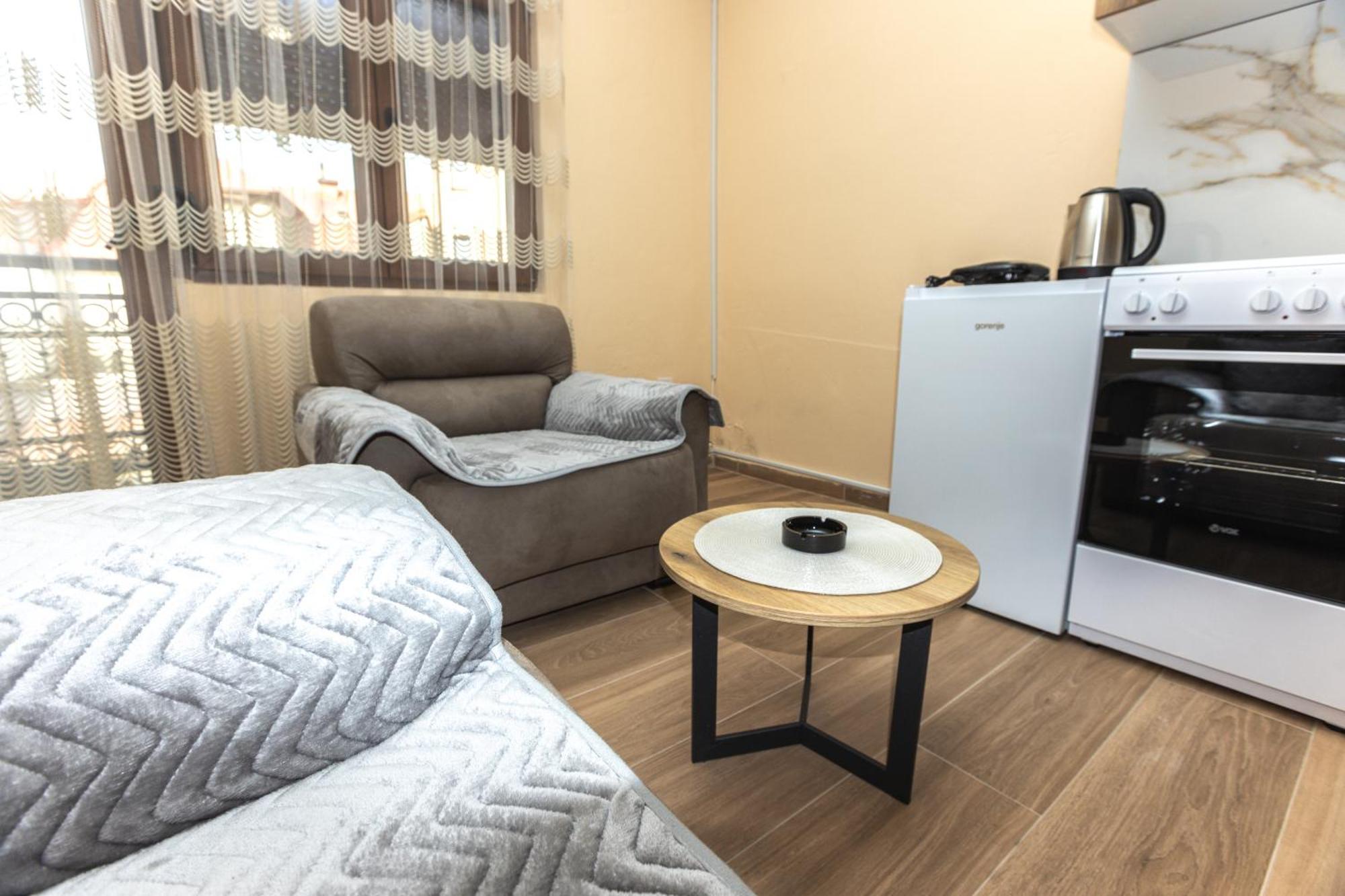 Apartmani Bulevar Cetinje Ngoại thất bức ảnh