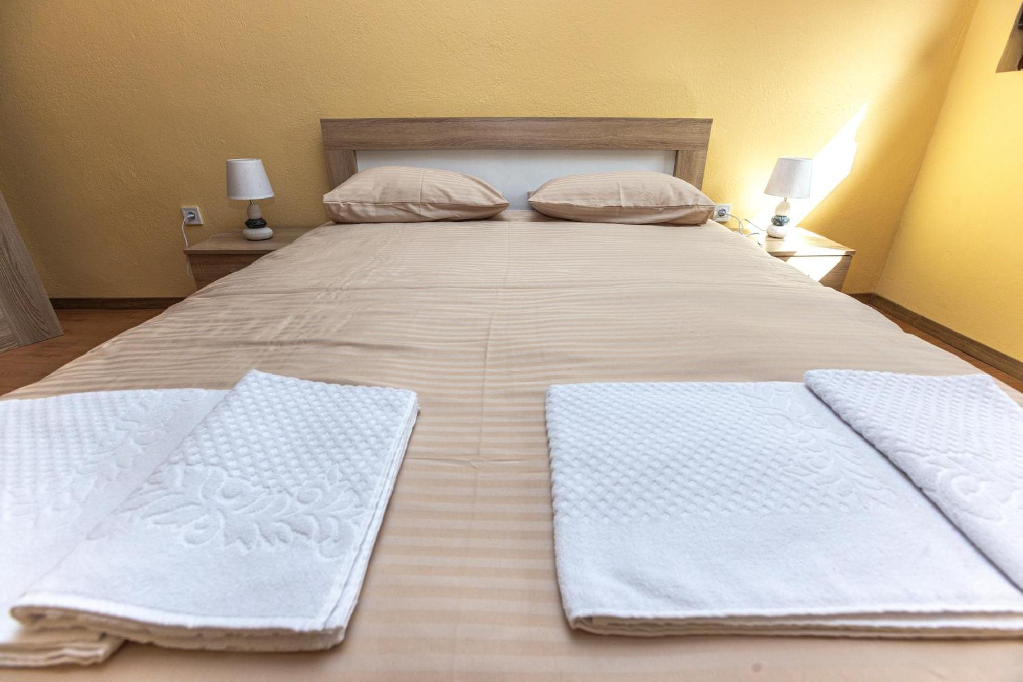 Apartmani Bulevar Cetinje Ngoại thất bức ảnh