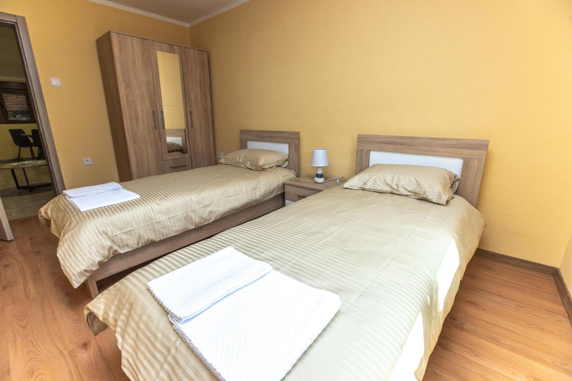 Apartmani Bulevar Cetinje Ngoại thất bức ảnh