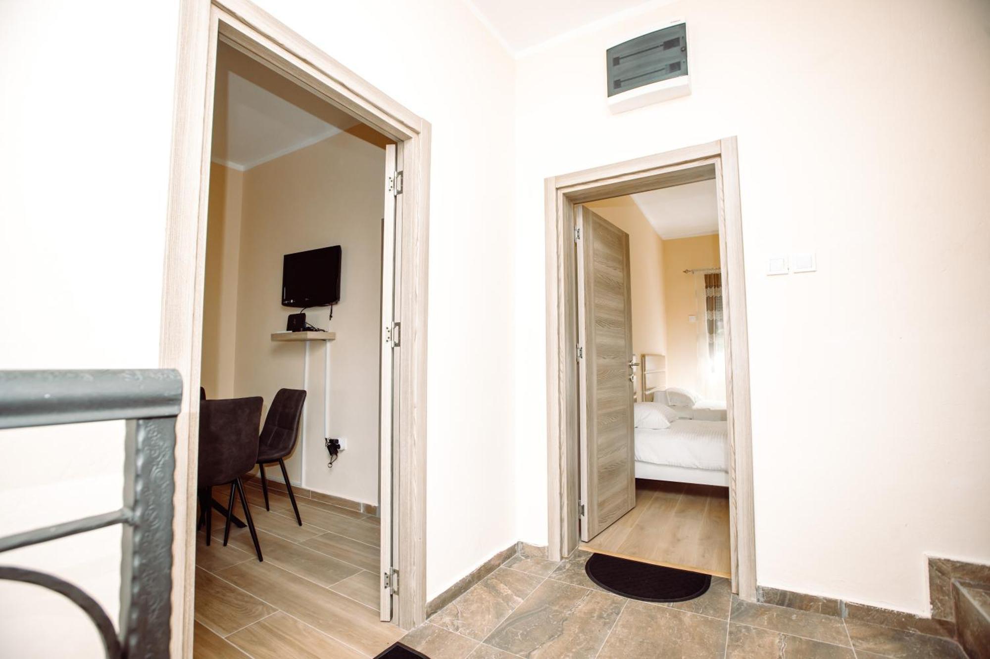 Apartmani Bulevar Cetinje Ngoại thất bức ảnh