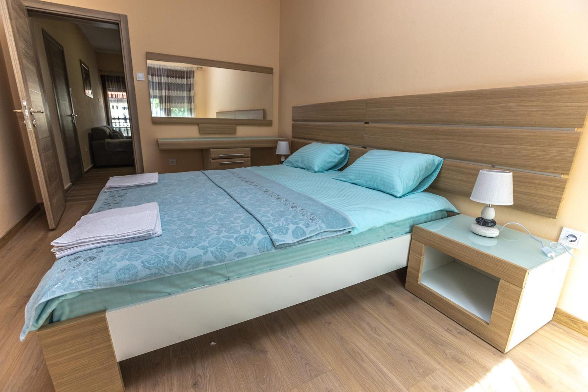 Apartmani Bulevar Cetinje Ngoại thất bức ảnh