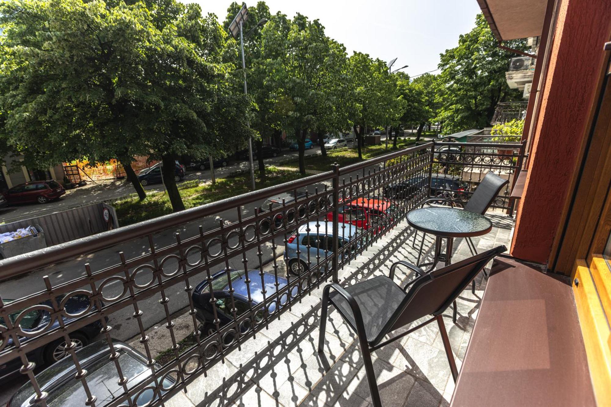 Apartmani Bulevar Cetinje Ngoại thất bức ảnh