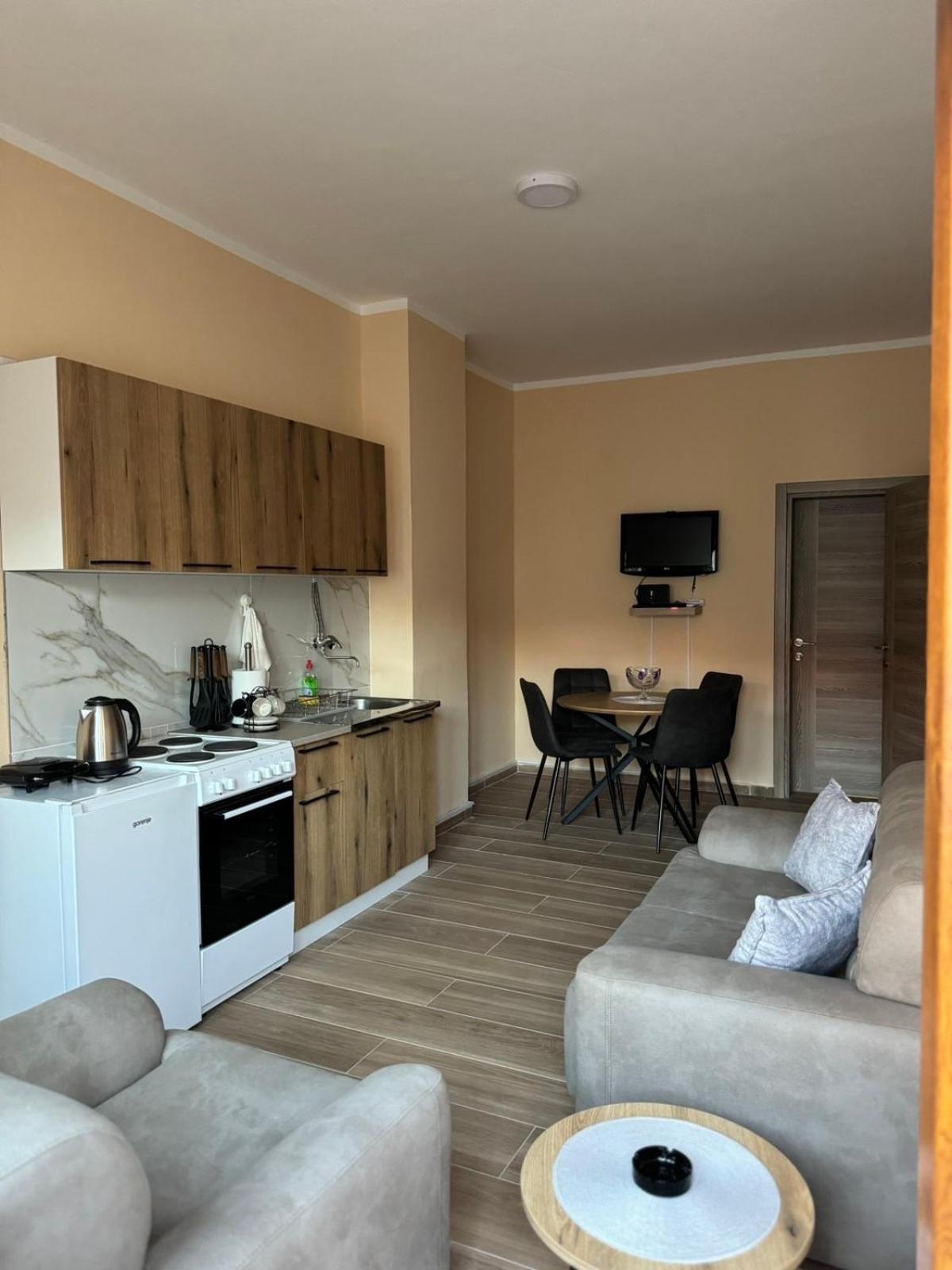 Apartmani Bulevar Cetinje Ngoại thất bức ảnh