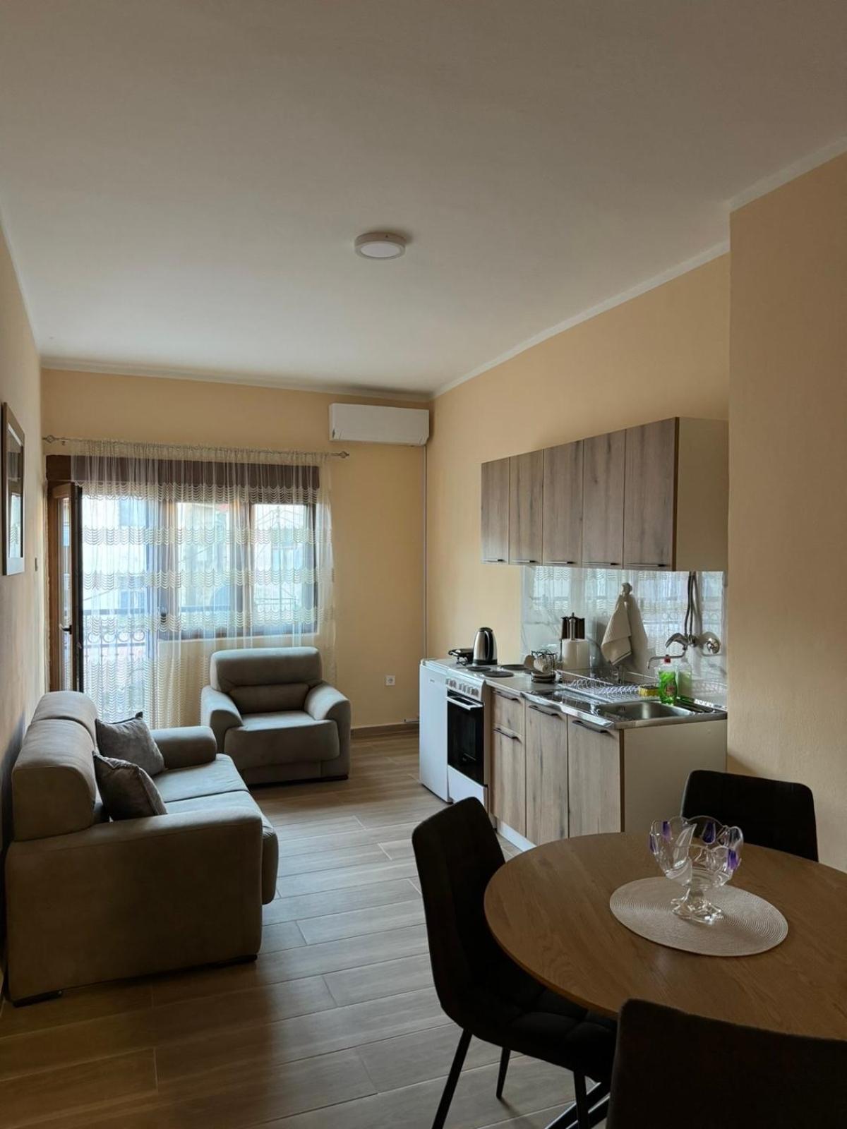 Apartmani Bulevar Cetinje Ngoại thất bức ảnh