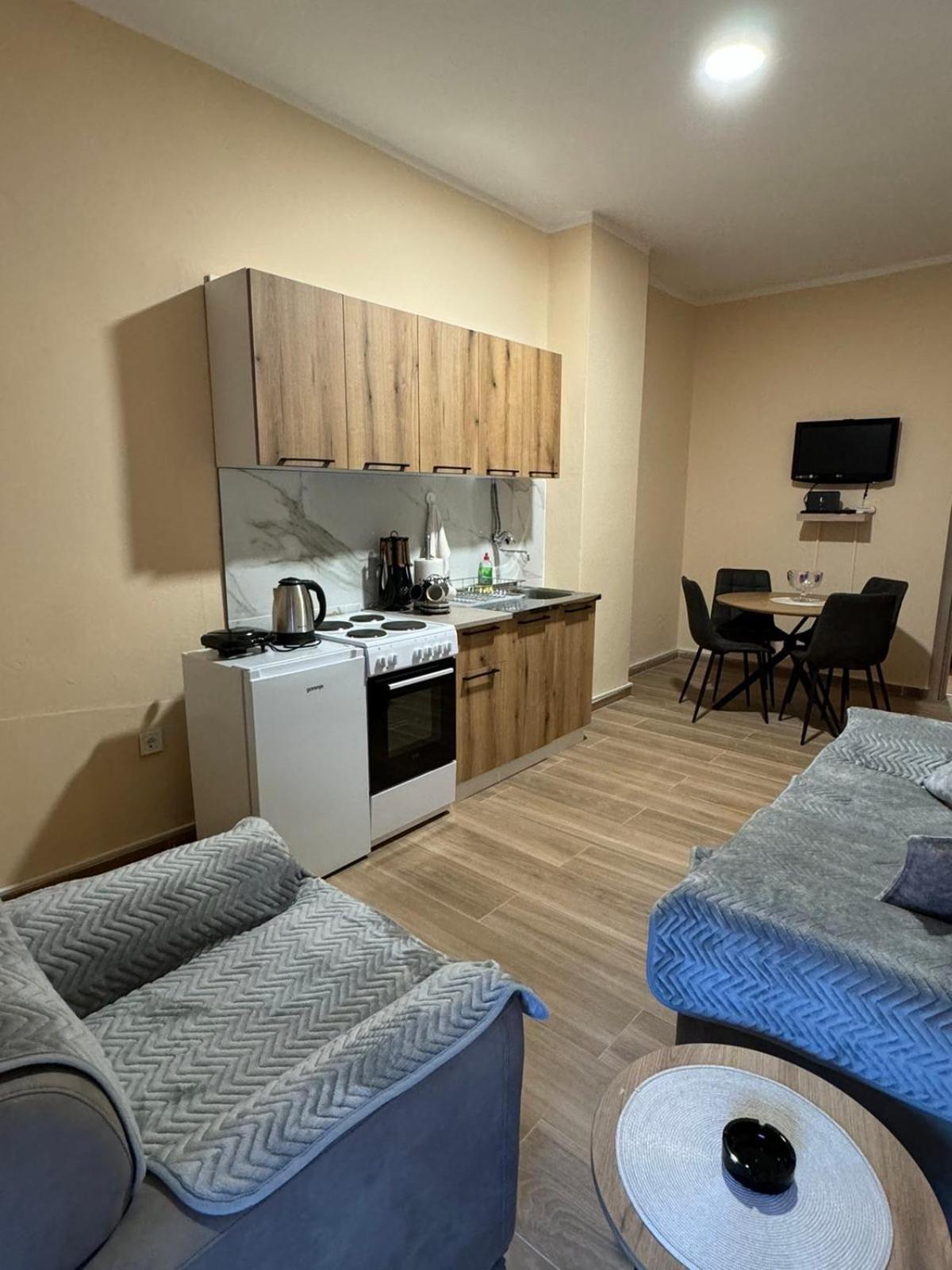 Apartmani Bulevar Cetinje Ngoại thất bức ảnh